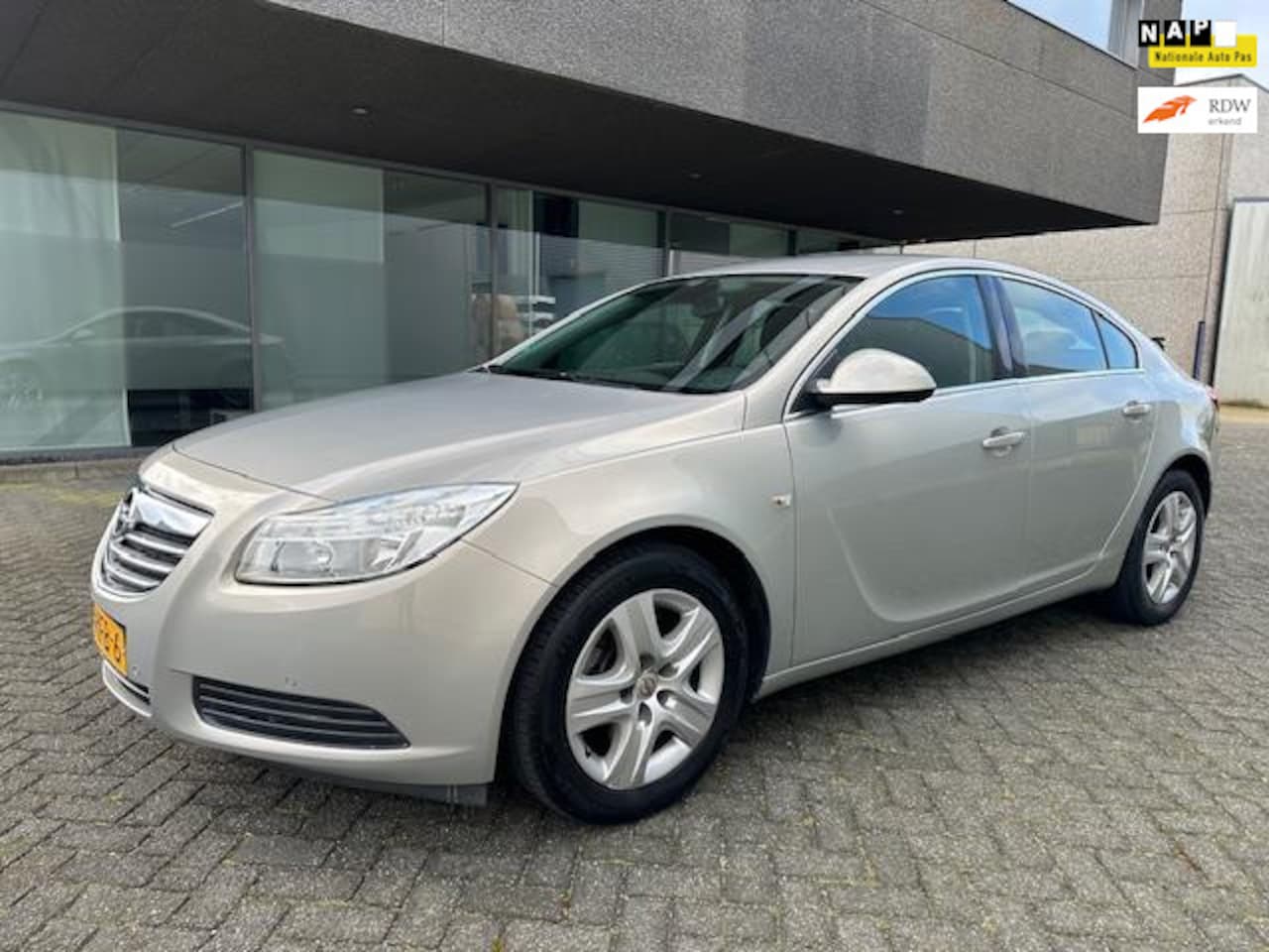 Opel Insignia - 1.6 T Edition CLIMAT BJ 5-2011 APK 10-2025 - AutoWereld.nl