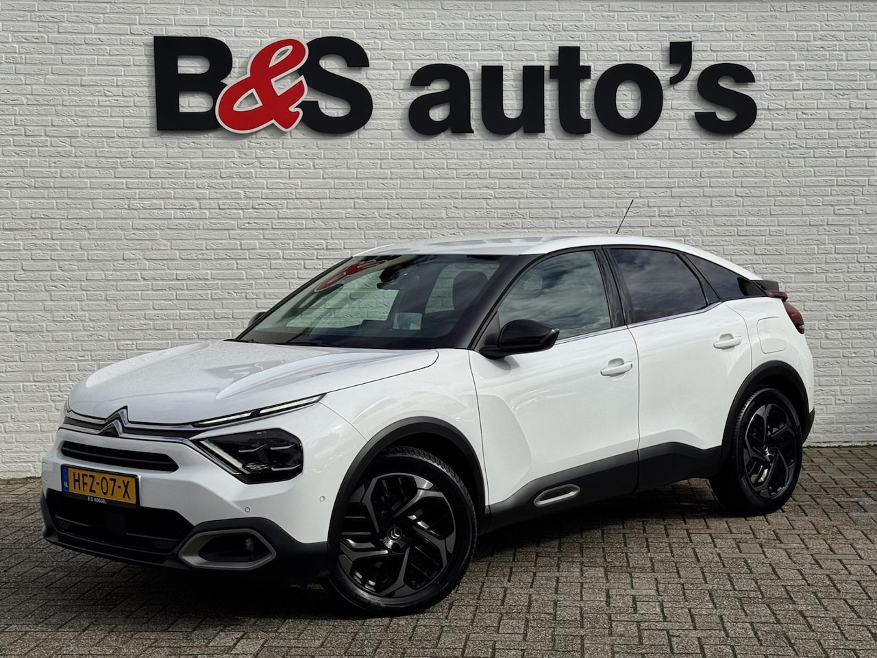 Citroën C4 - 1.2 PureTech Shine Cruise control Parkeersensoren plus camera Carplay Stoelverwarming - AutoWereld.nl