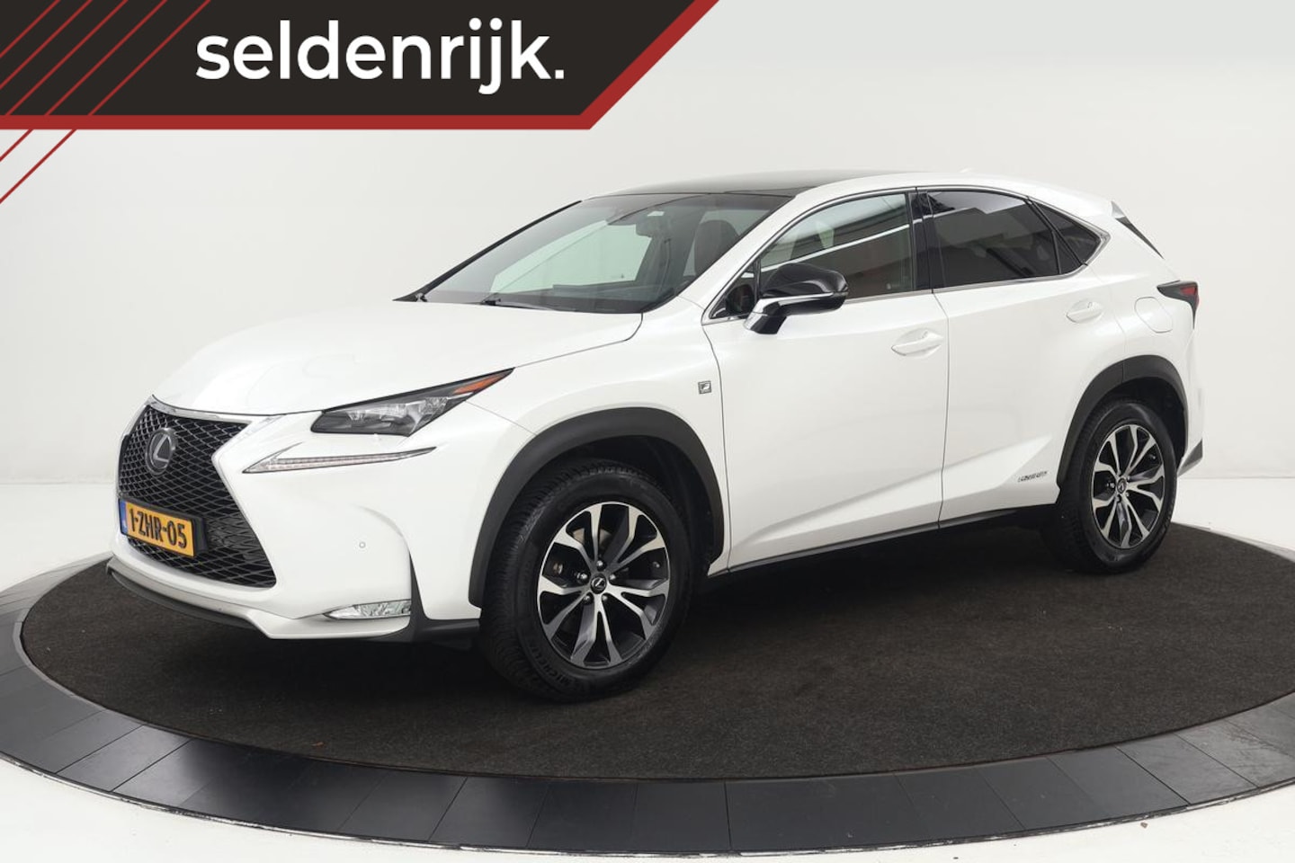 Lexus NX - 300h AWD F Sport Line | Dealer onderhouden | Panoramadak | Leder | Stoelverwarming | Adapt - AutoWereld.nl