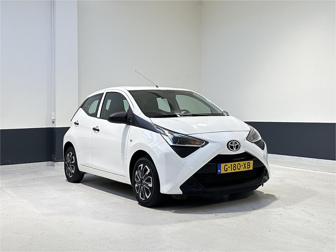 Toyota Aygo - 1.0 VVT-i x-fun | NL | 5-DRS | Airco | Elektrisch pakket | 1 Eig | NL - AutoWereld.nl