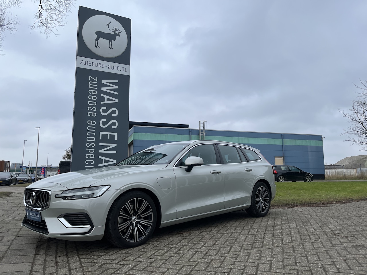 Volvo V60 - T8 Twin Engine AWD Inscription | Rijklaarprijs | Trekhaak | - AutoWereld.nl