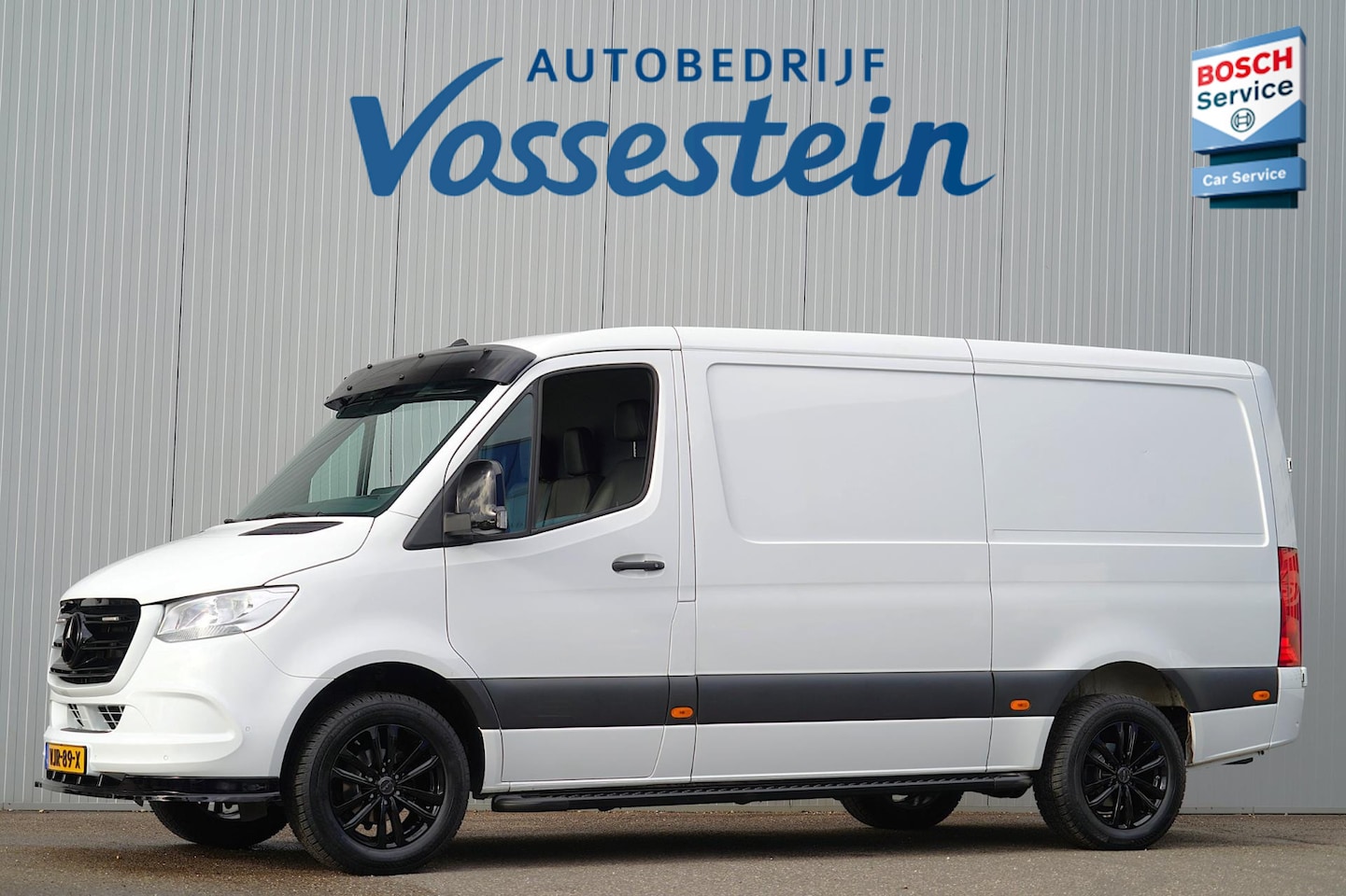 Mercedes-Benz Sprinter - 319 3.0 CDI L2H1 / 6-Cilinder / Automaat / 1e Eigenaar / Leder / Navi / Trekhaak - AutoWereld.nl