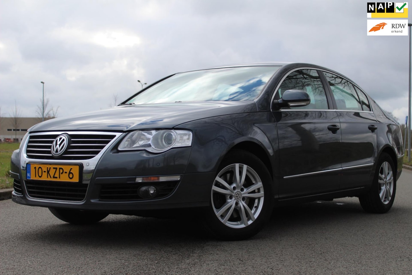 Volkswagen Passat - 1.8 TFSI Comfortline 160 pk | CLIMATE CONTROLE | NAVIGATIE | CRUISE CONTROLE | PARKEERSENS - AutoWereld.nl