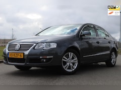 Volkswagen Passat - 1.8 TFSI Comfortline 160 pk | CLIMATE CONTROLE | NAVIGATIE | CRUISE CONTROLE | PARKEERSENS