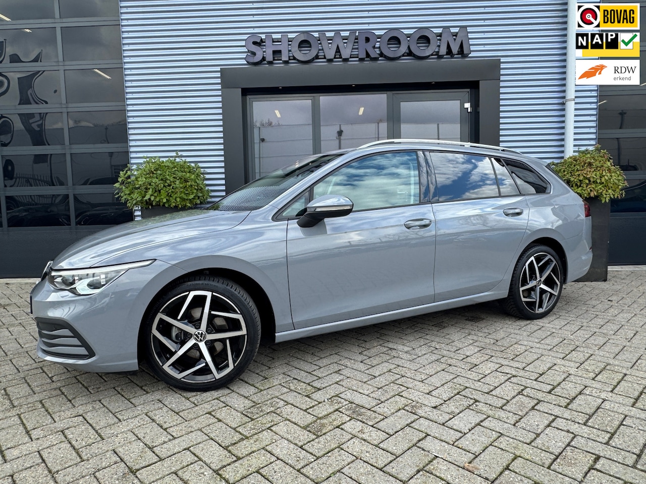 Volkswagen Golf Variant - 1.0 eTSI Life Automaat|Apple Carplay|Pano|Camera |Dealer onderhouden - AutoWereld.nl