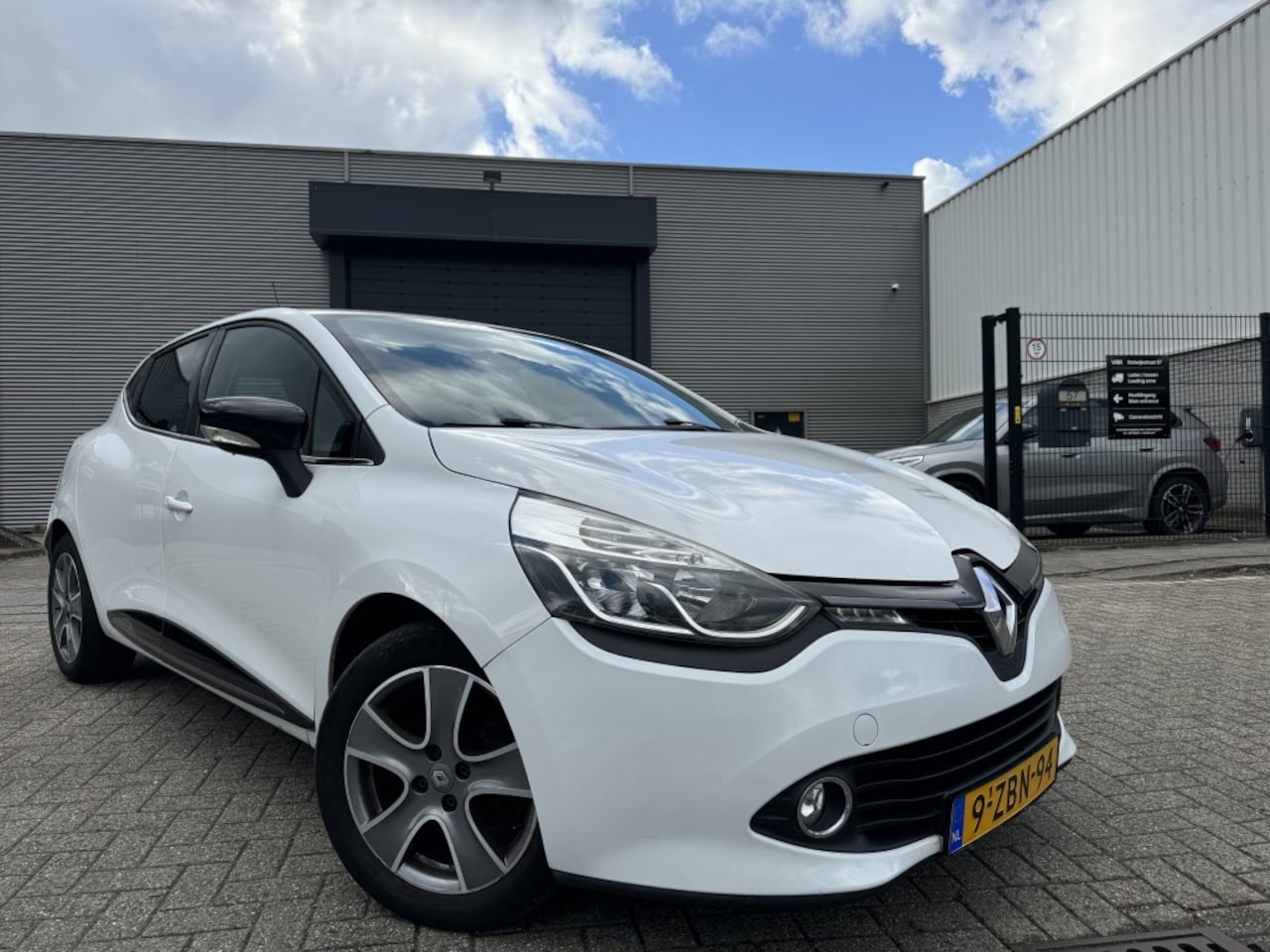 Renault Clio - 1.5 dCi Night&Day Navigatie|Parksensor 2014 - AutoWereld.nl