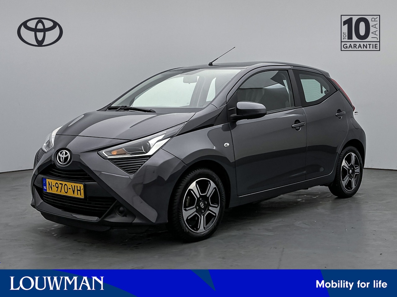 Toyota Aygo - 1.0 VVT-i x-play | Trekhaak (fietsendragerbeugel) | LM velgen | Camera | Airco | - AutoWereld.nl