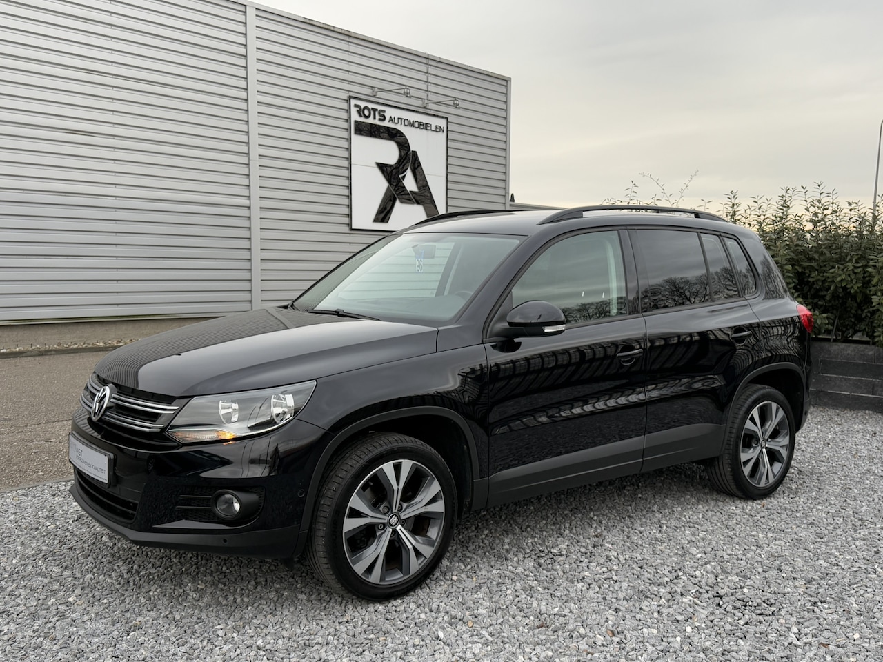 Volkswagen Tiguan - 1.4 TSI Comfort&Design PDC|Carplay|Cruis Zwart! - AutoWereld.nl