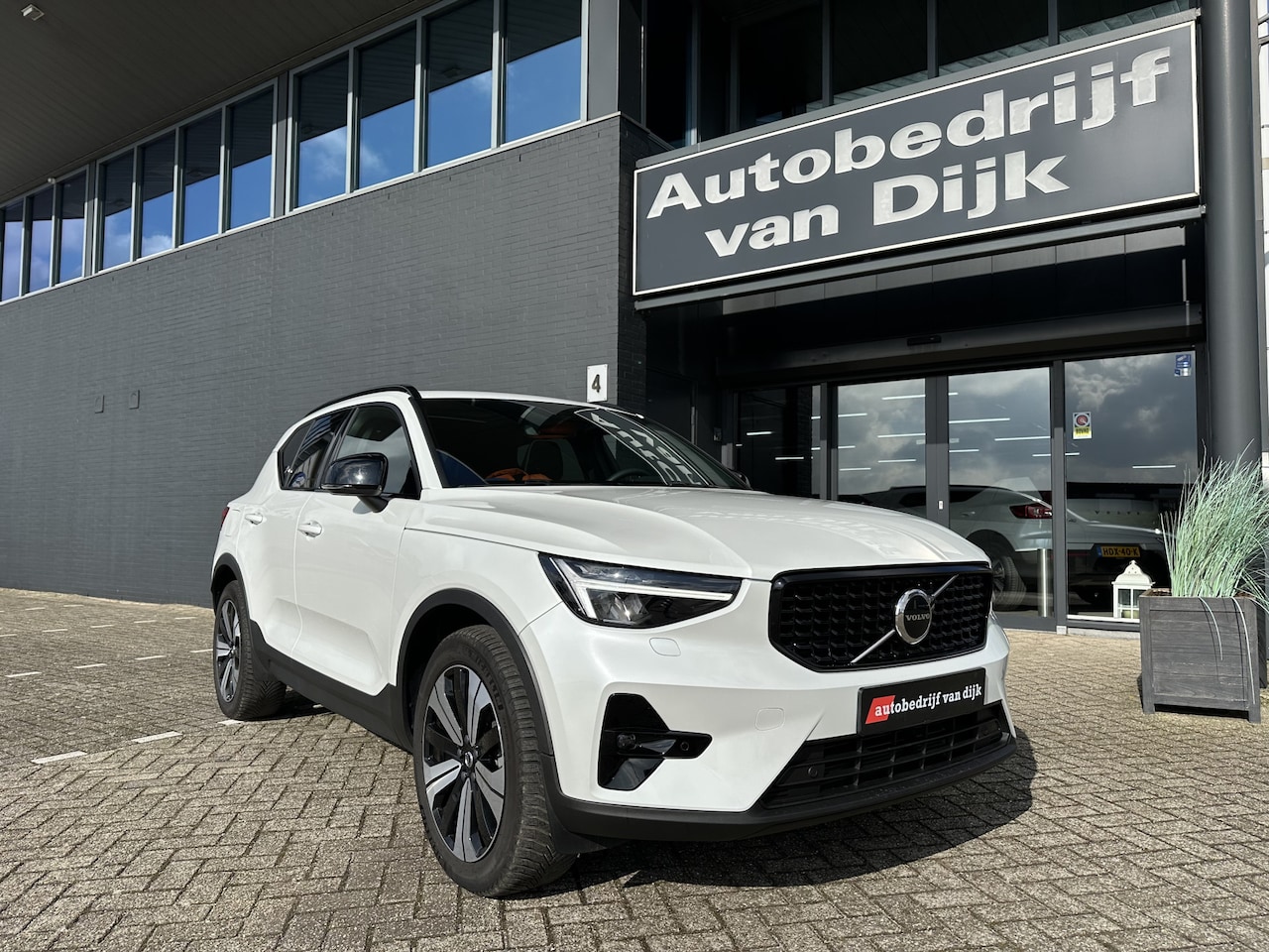 Volvo XC40 - 1.5 T4 Plug-in hybrid Ultimate Dark - AutoWereld.nl