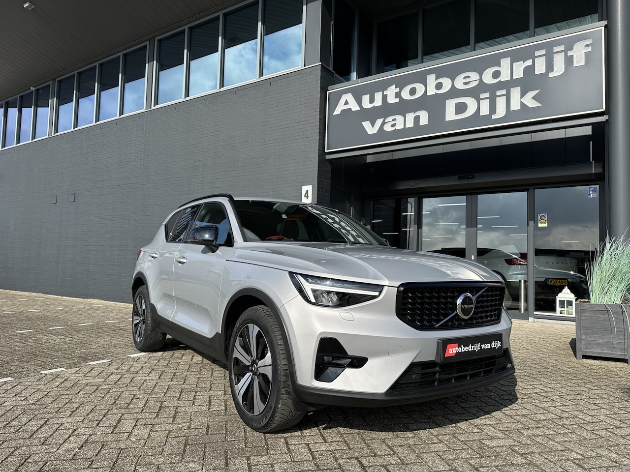 Volvo XC40 - 1.5 T4 Plug-in hybrid Ultimate Dark - AutoWereld.nl