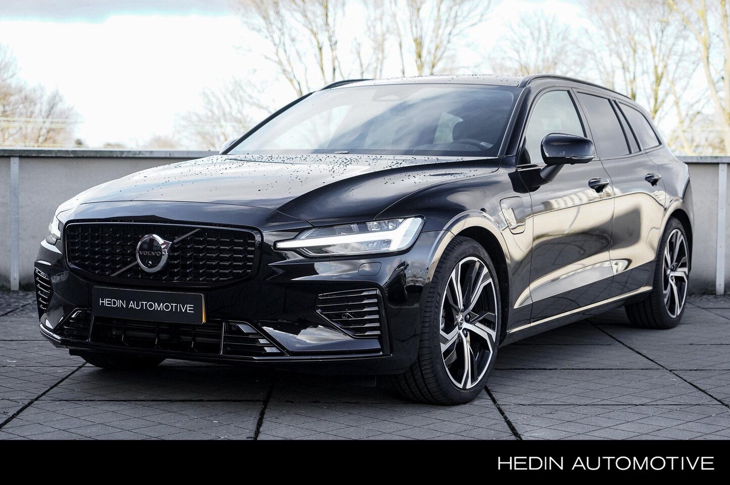 Volvo V60 - 2.0 T6 Plug-in hybrid AWD Plus Dark Pixel Led-koplampen | Google Infotainment | Verwarmbar - AutoWereld.nl