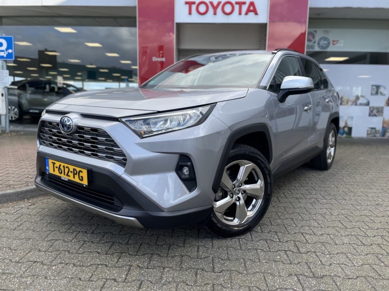 Toyota RAV4 - 2.5 Hybrid AWD Dynamic | stoelverwarming | Trekhaak | - AutoWereld.nl