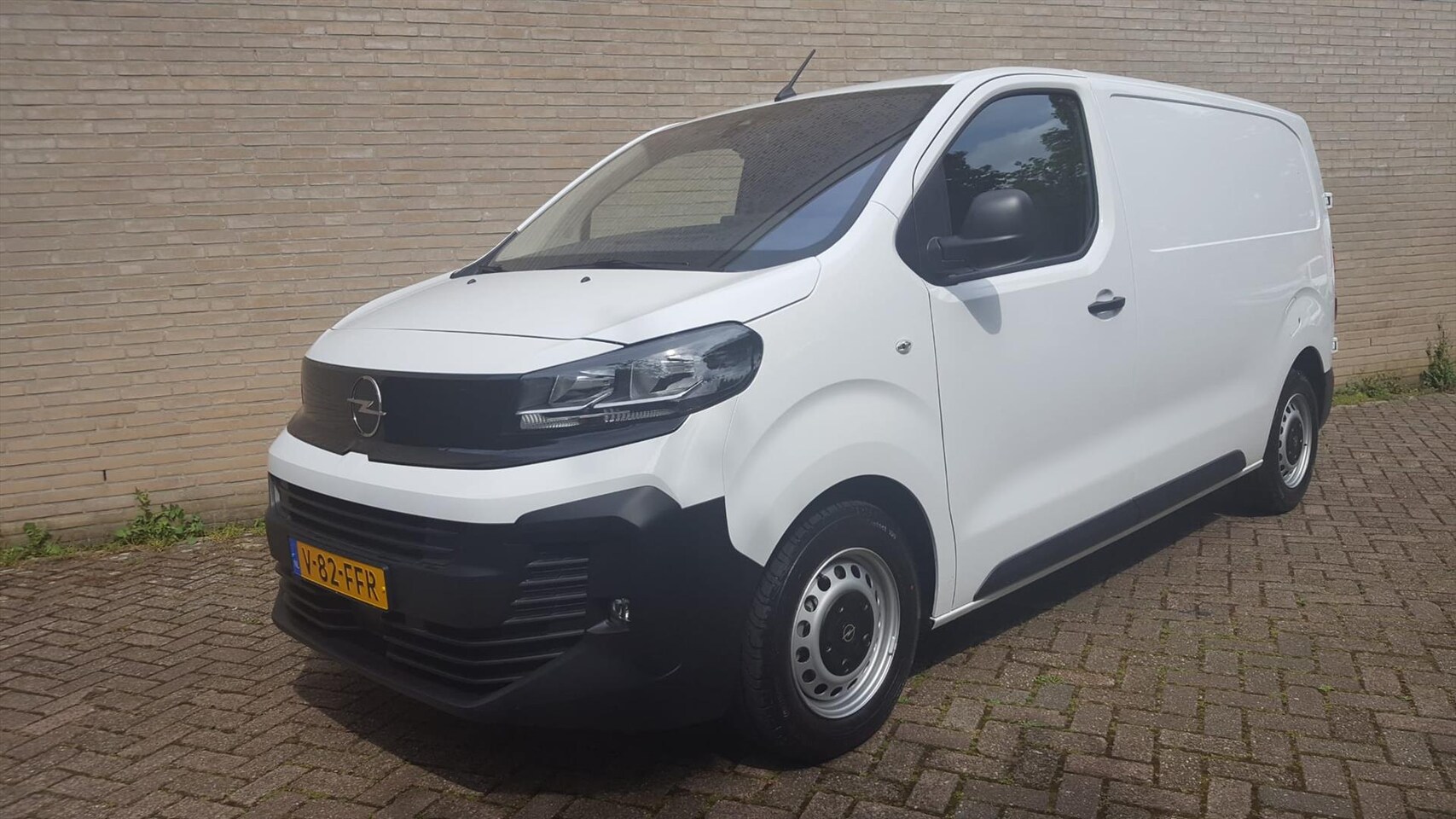 Opel Vivaro - Diesel 145pk L2 / Camera / Android Auto - Apple Carplay / Climate Controle - AutoWereld.nl