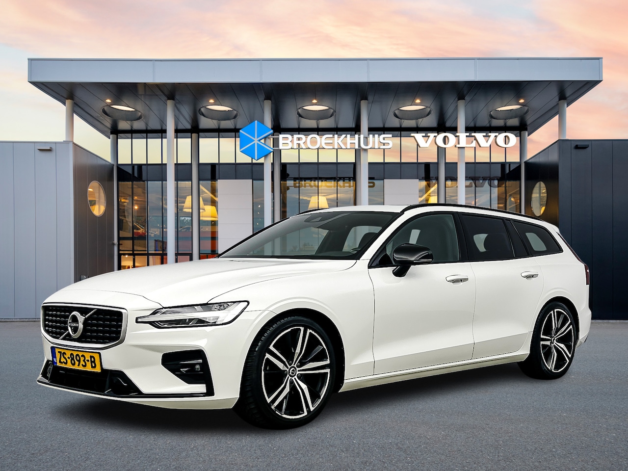 Volvo V60 - T4 R-Design | 19" | Panoramadak | Head-up | 360 Camera | Harman Kardon | Adaptieve cruise - AutoWereld.nl