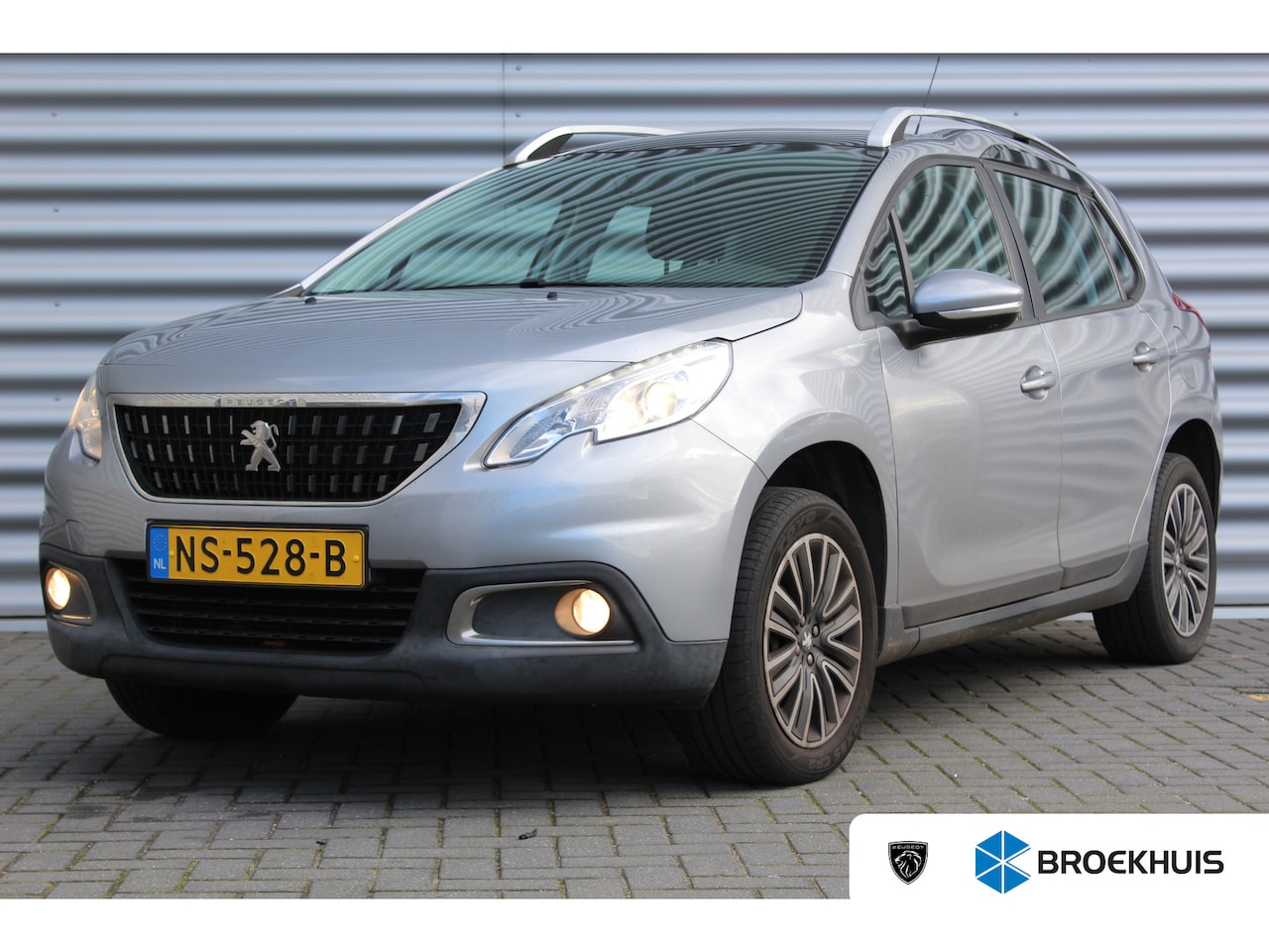 Peugeot 2008 - 1.2 PURETECH 110PK BLUE LION / NAVI / AIRCO / LED / PDC / PANO. DAK / BLUETOOTH / CRUISECO - AutoWereld.nl