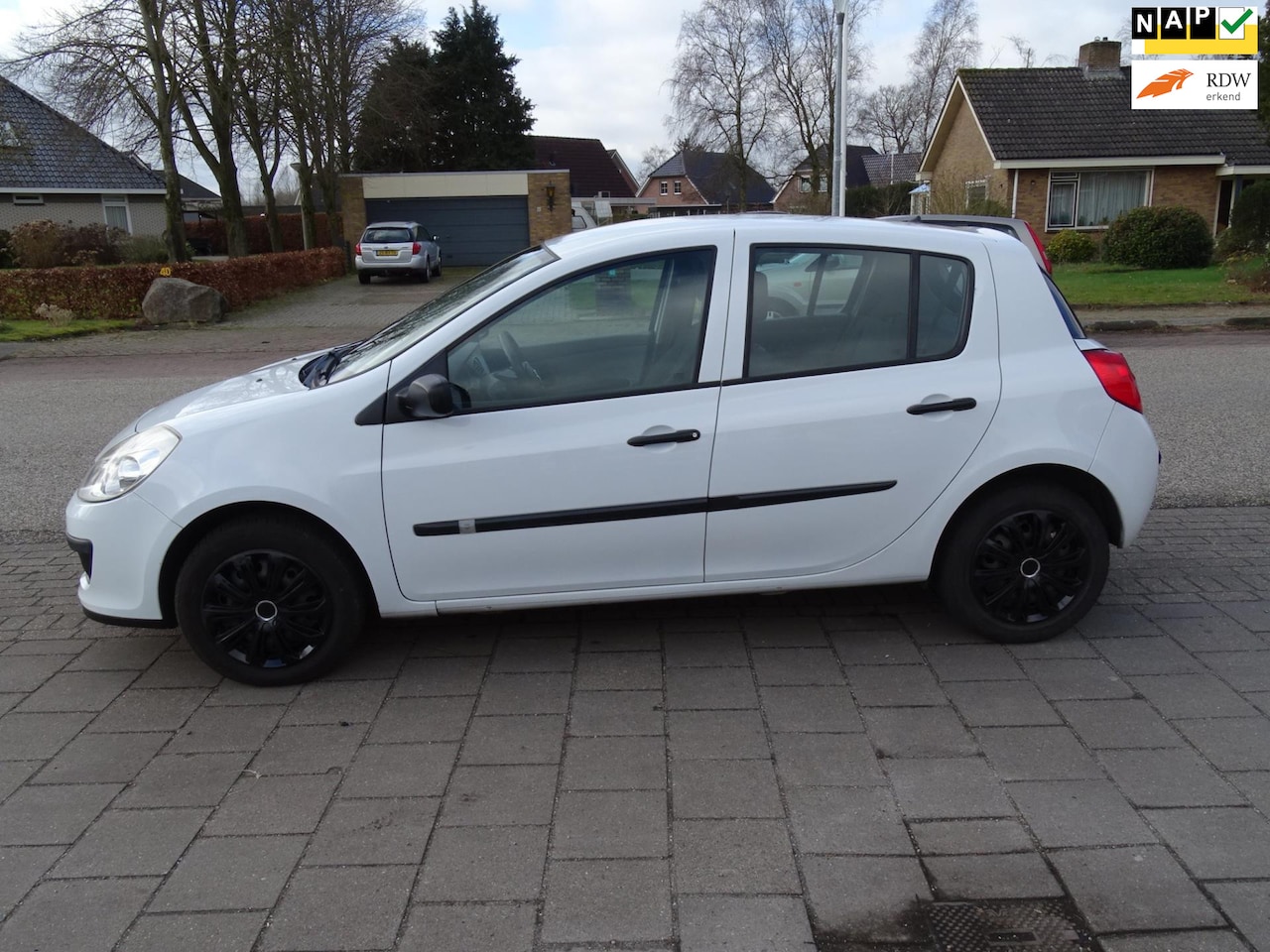 Renault Clio - 1.2-16V Authentique 1.2-16V Authentique - AutoWereld.nl