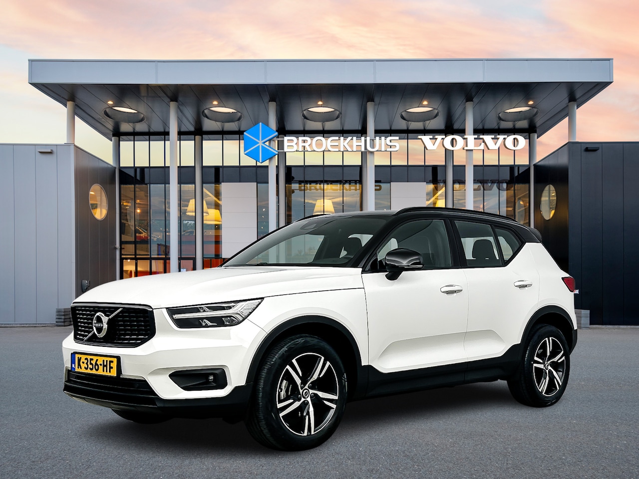 Volvo XC40 - T2 A/T R-Design | 18" | Adaptieve cruise | BLIS | Keyless | Elektr. achterklep | Park Assi - AutoWereld.nl