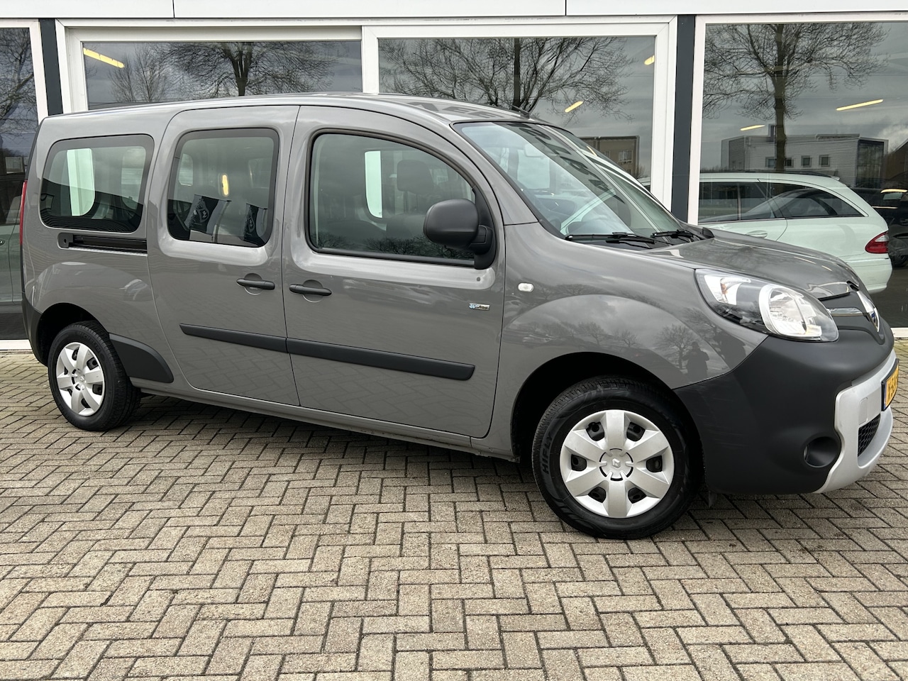 Renault Kangoo Express - Z.E. 50% deal 5.975,- ACTIE 49DKM! / Elek. spiegels / Airco / Schuif deur - AutoWereld.nl