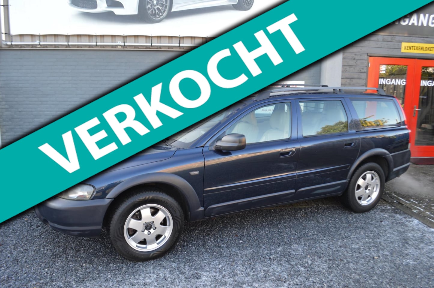 Volvo XC70 - 2.5 T Geartronic Comfort Line Aut Airco Leer 4x4 Trekhaak - AutoWereld.nl