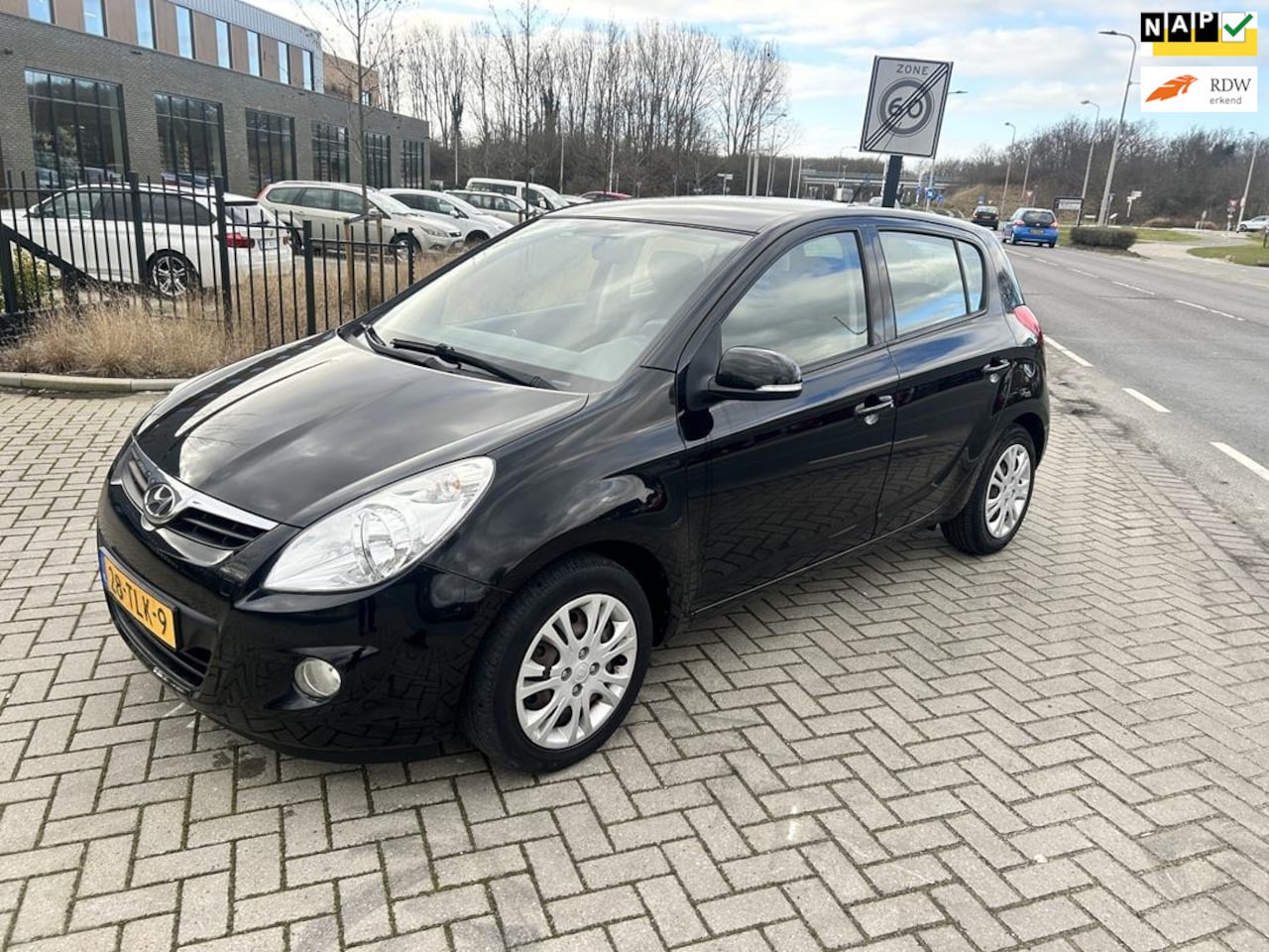 Hyundai i20 - 1.2i Plus 2012! Climatronic! NWE APK! - AutoWereld.nl