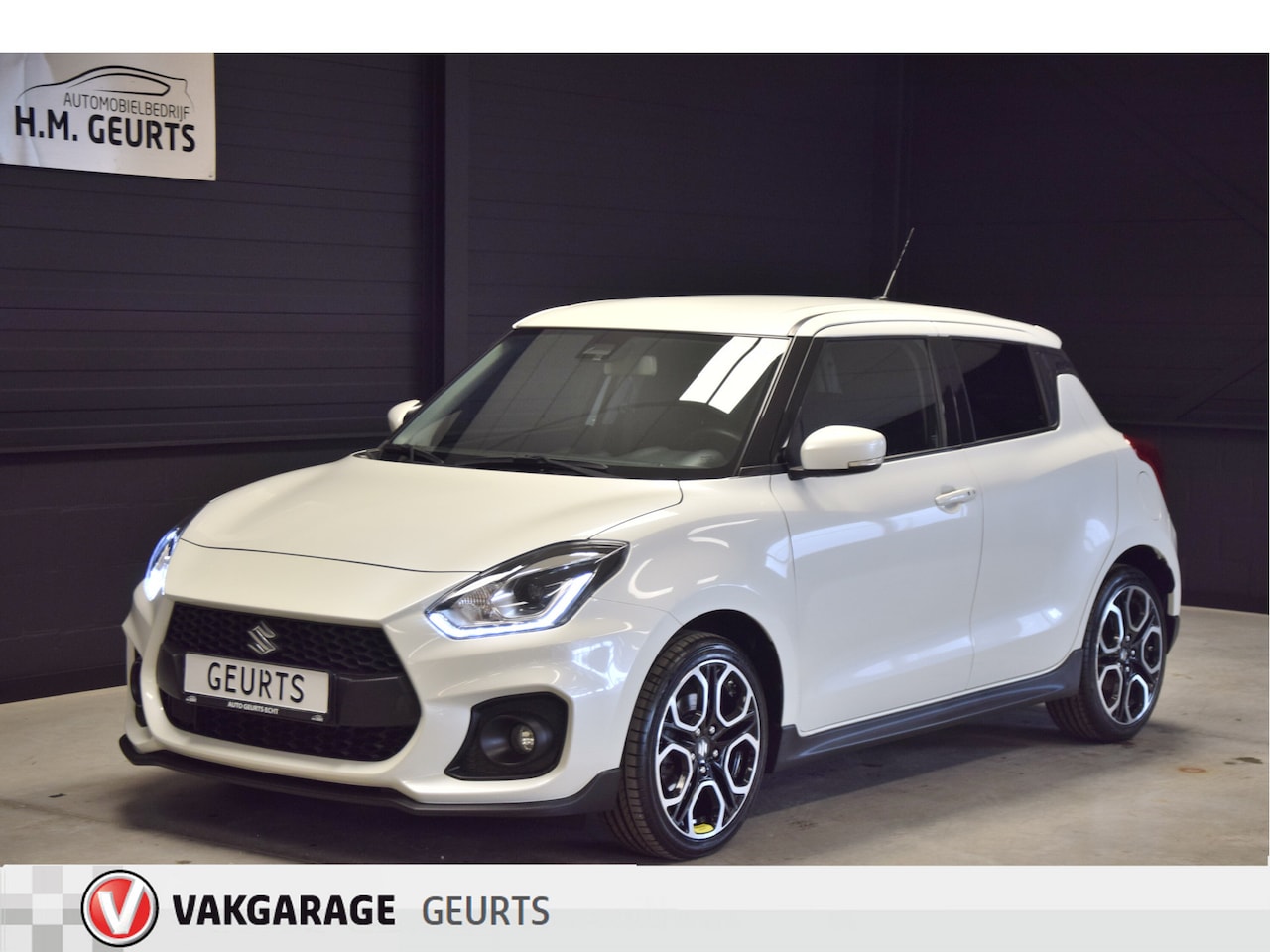 Suzuki Swift - 1.4 Sport Xenon Clima Navi Camera Adapt Cruise 17inch! Nieuwstaat! - AutoWereld.nl