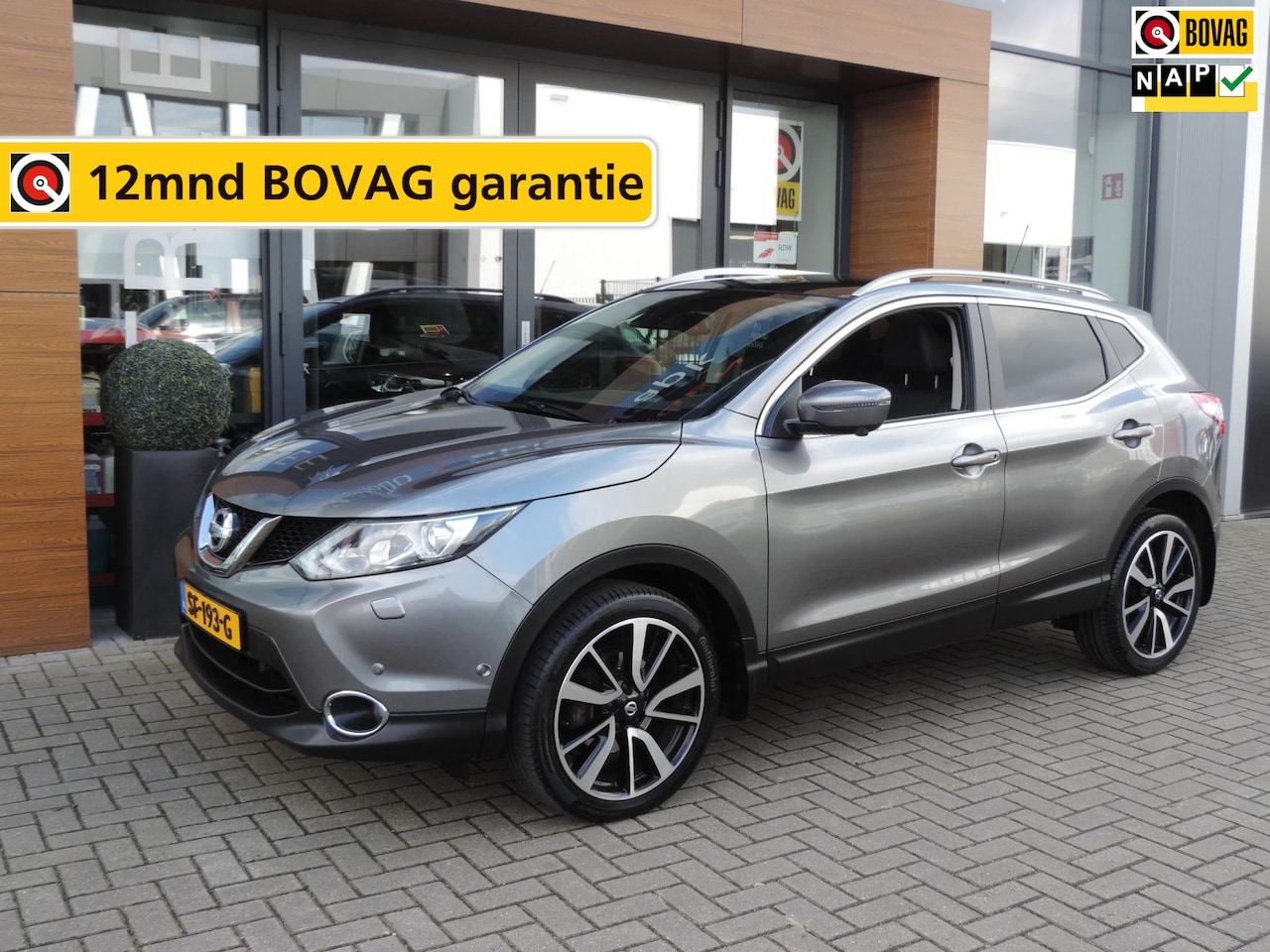 Nissan Qashqai - 1.2-T Tekna 83.000km | Panodak | Voorruitverw | 19'' | Halfleer+stoelverw | LED kopl | ECC - AutoWereld.nl