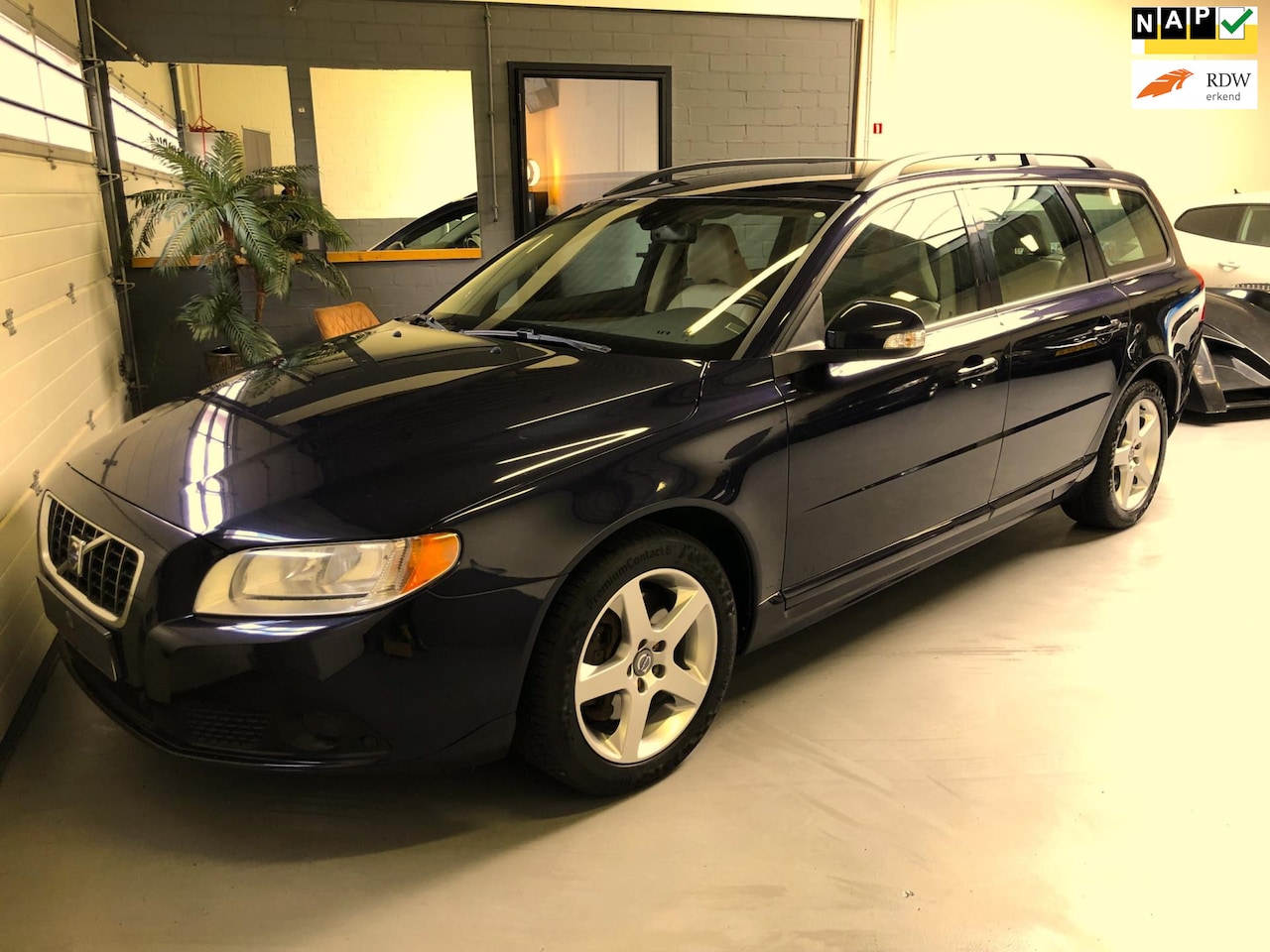 Volvo V70 - 2.5T 200pk V5/ TOPSTAAT/Cruise/LEER/PDC/ - AutoWereld.nl