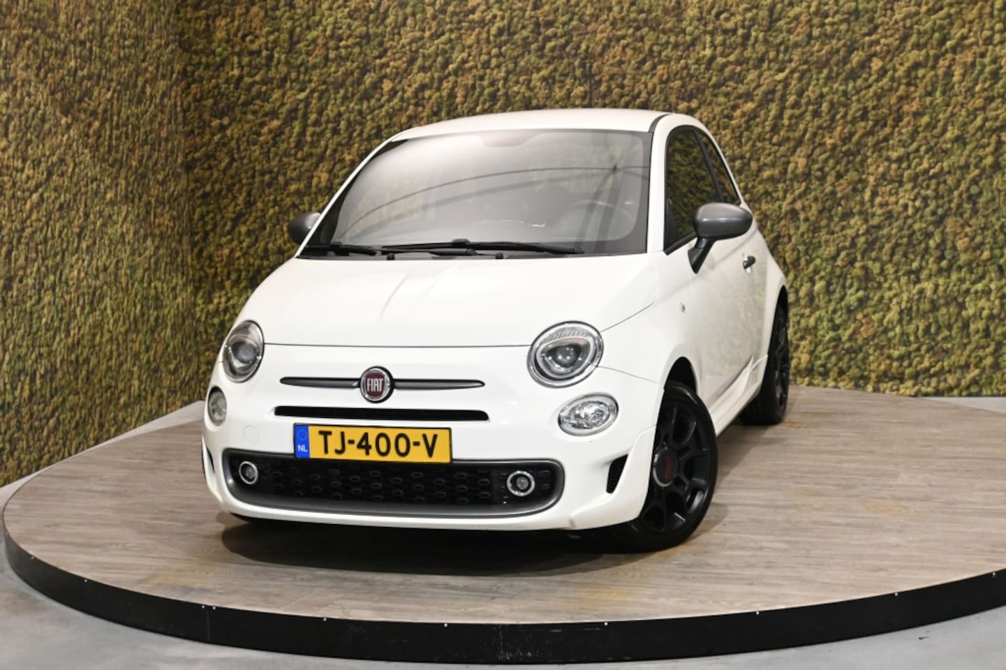 Fiat 500 Abarth - 1.2 Sport | gr. Scherm | Abarthstoelen - AutoWereld.nl