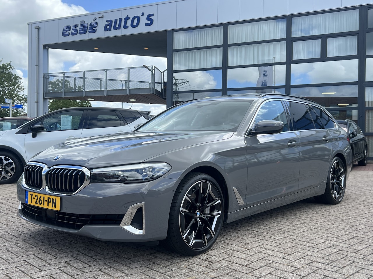 BMW 5-serie Touring - 530d xDrive Luxury Line Business Edition Plus Panoramadak Trekhaak Navi Life Cockpit Prof - AutoWereld.nl