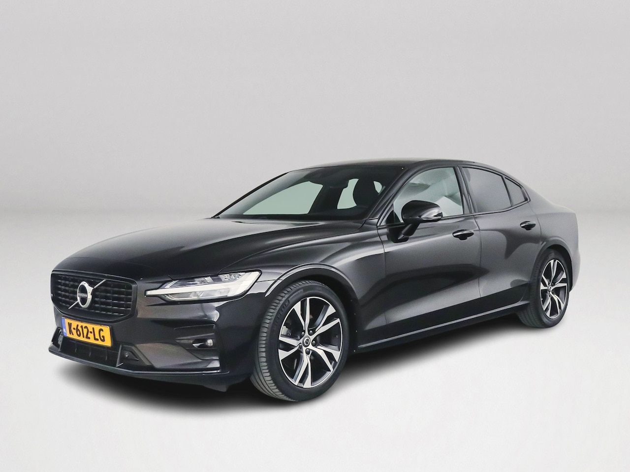 Volvo S60 - B4 Aut. R-Design | Harman Kardon | Stoel- en stuurverwarming | Parkeercamera - AutoWereld.nl