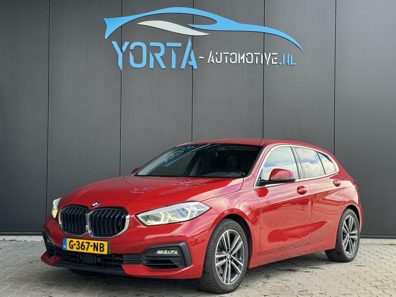 BMW 1-serie - 118i Sport Line AUTOMAAT CARPLAY*VIRTUAL DASH*LED - AutoWereld.nl