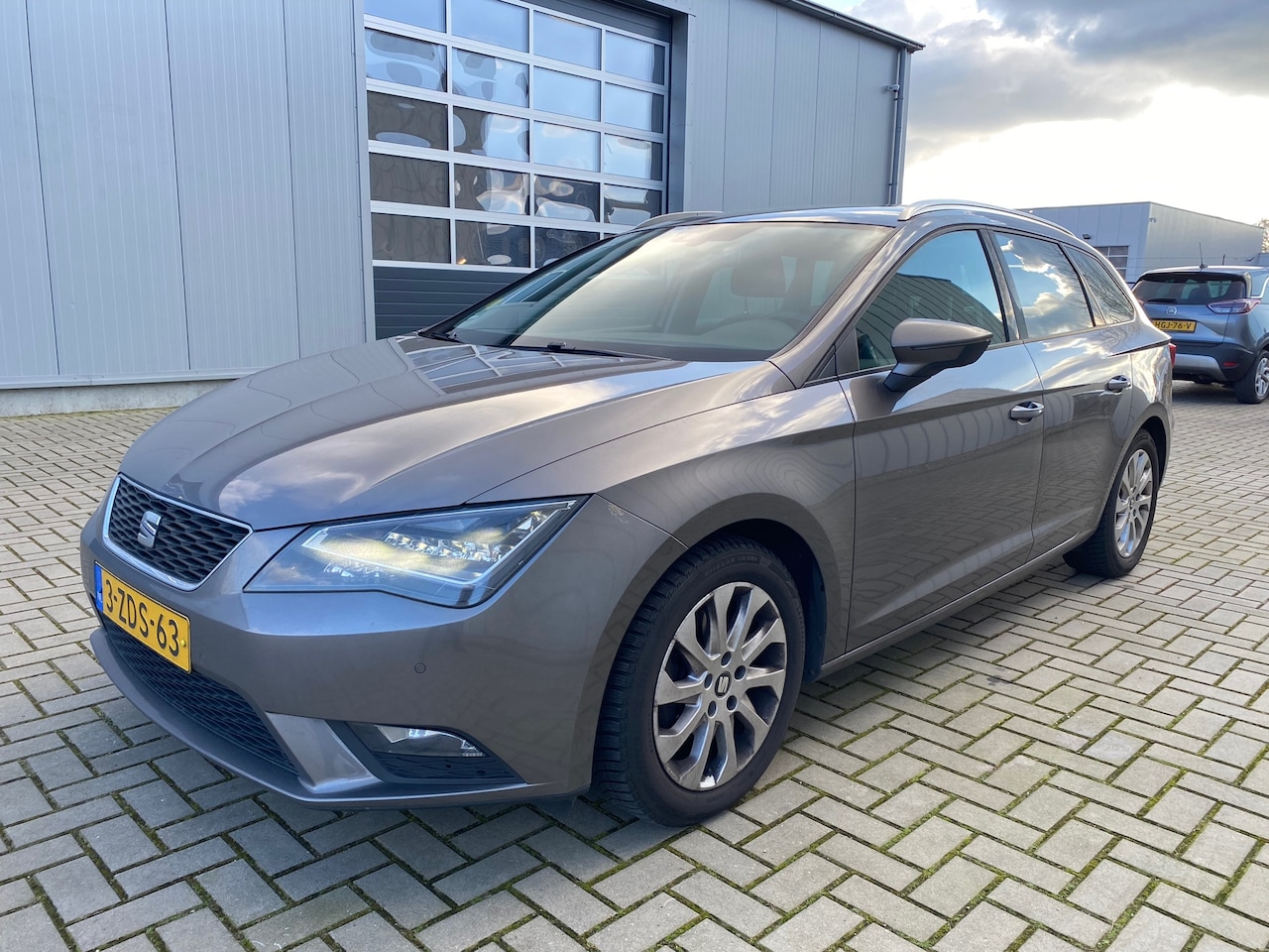 Seat Leon ST - 1.6 TDI Ecomotive Sport / Clima / Cruise / Navi / Camera / LED / Trekhaak / LMV / Leder-Al - AutoWereld.nl