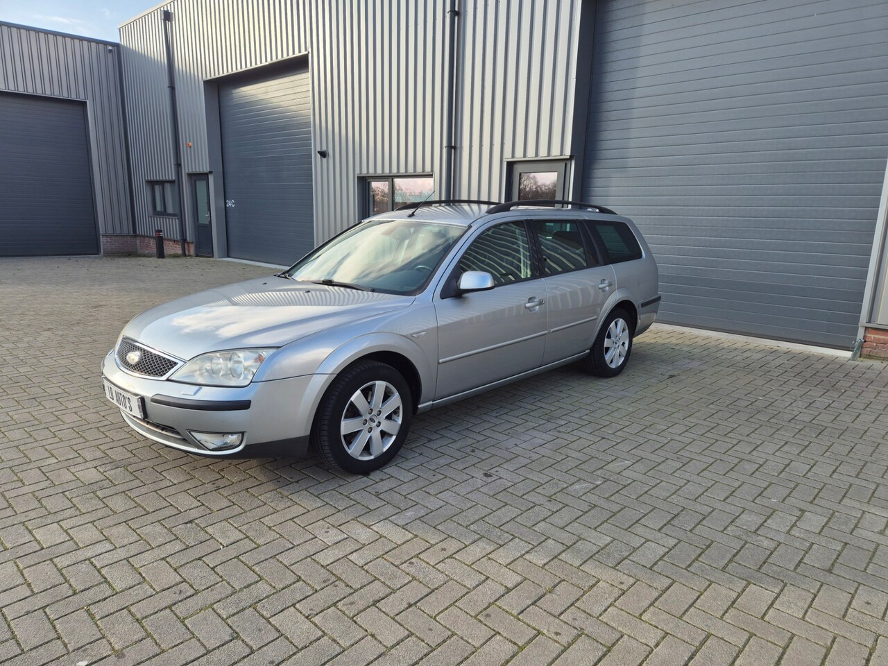 Ford Mondeo Wagon - 1.8-16V Futura INRUIL KOOPJE € 795 ZO MEENEMEN ACTIE WEEK - AutoWereld.nl