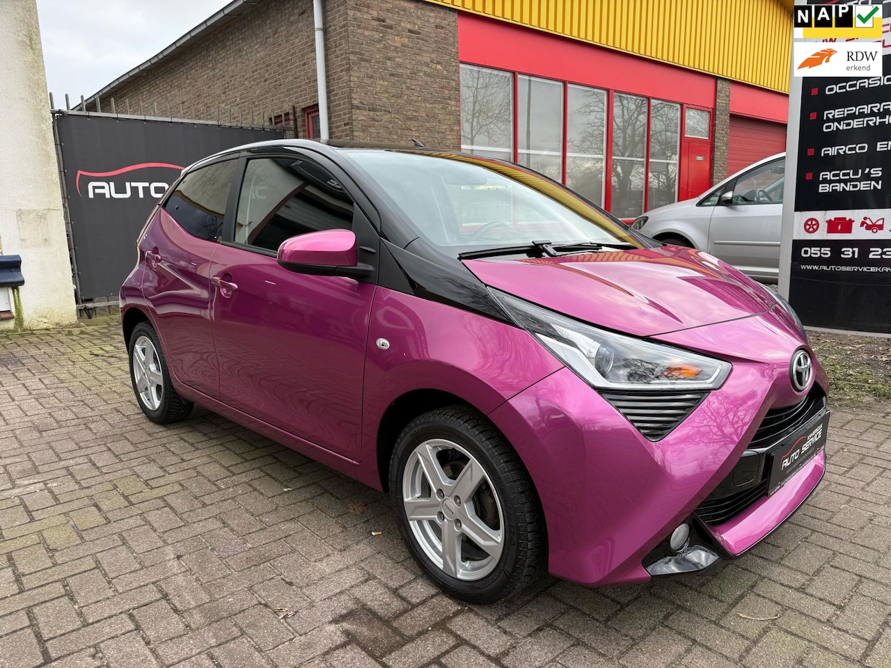 Toyota Aygo - 1.0 VVT-i x-play AIRCO|CAMERA|GETINT GLAS|LM-VEL - AutoWereld.nl