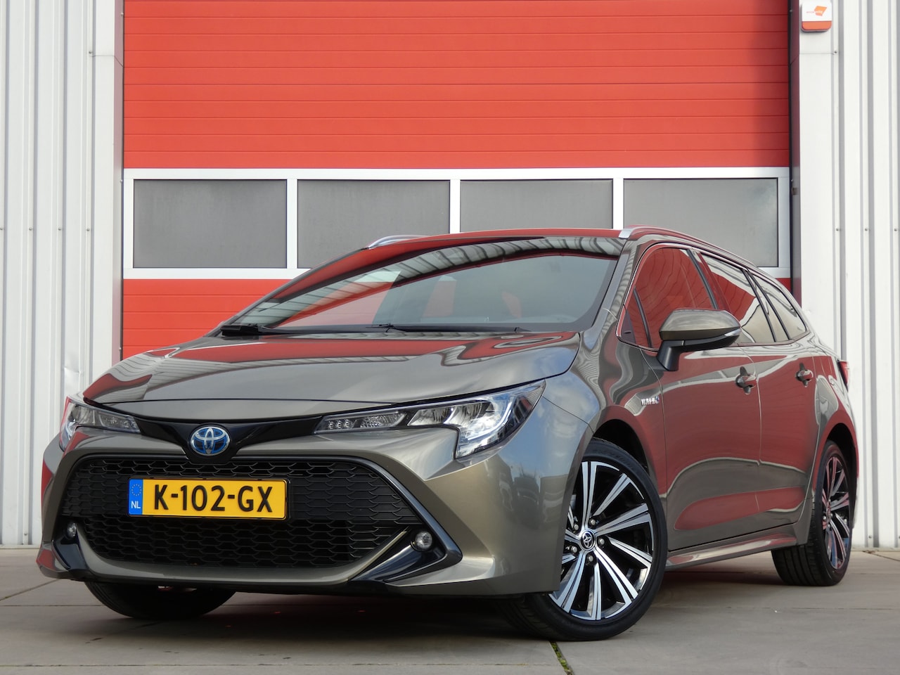 Toyota Corolla Touring Sports - 1.8 Hybrid Business Plus/ lage km/ zeer mooi! - AutoWereld.nl