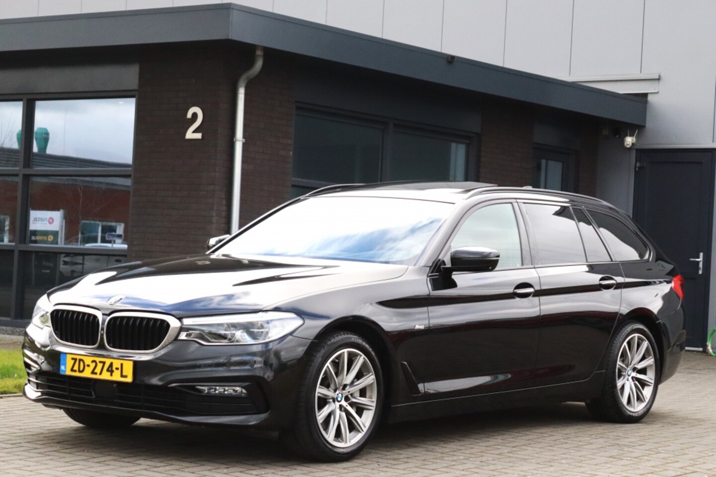 BMW 5-serie Touring - 530d High Exe Sport Line Pano Trekhaak Dealer OH - AutoWereld.nl