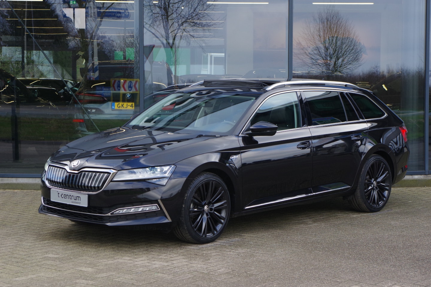 Skoda Superb Combi - 1.4 TSI iV 218 PK Laurin & Klement BNS Edition Plus PHEV, Panoramadak, Trekhaak, Leder, Ma - AutoWereld.nl