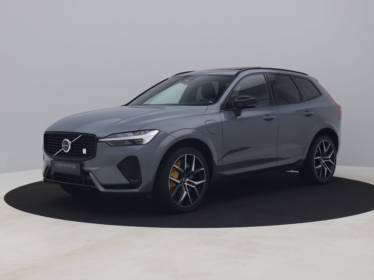 Volvo XC60 - 2.0 T8 AWD Polestar Engineered | PANO | ADAPTIVE | H&K | STOEL- EN STUURVERW. | TREKHAAK - AutoWereld.nl