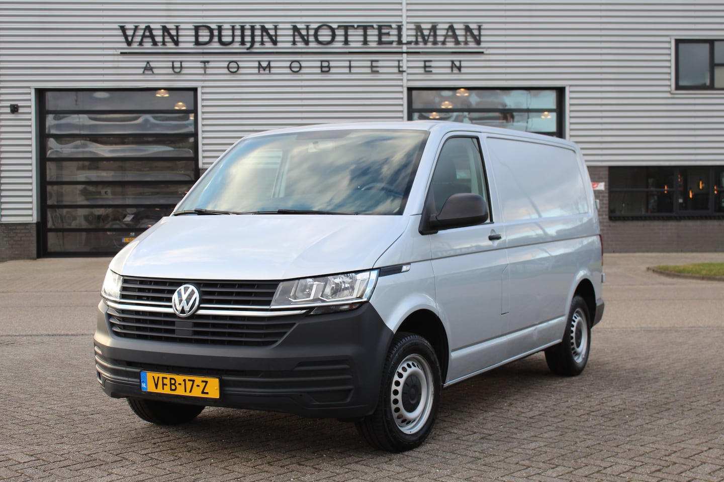 Volkswagen Transporter - 2.0 TDI L1H1 28 Comfortline / DSG / Trekhaak / N.A.P. - AutoWereld.nl