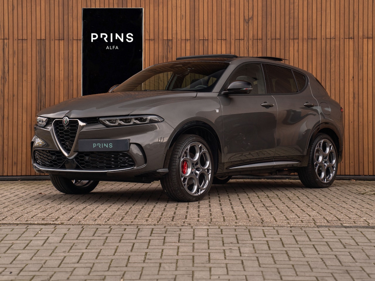 Alfa Romeo Tonale - 1.3T PHEV 280pk Ti | Grigio Vesuvio | Pano-dak | 360 camera | CarPlay | Winterpack - AutoWereld.nl