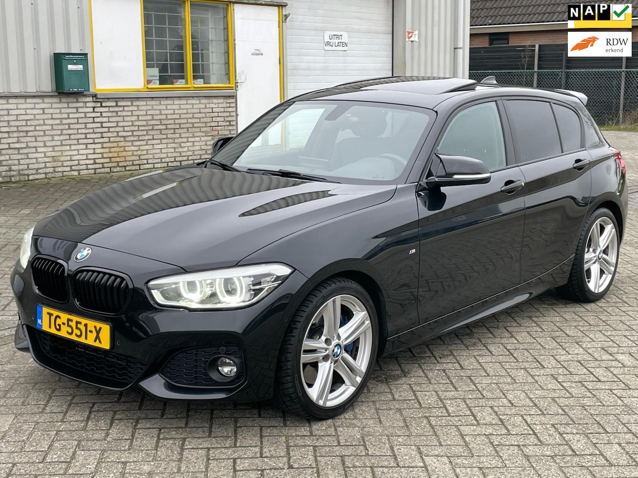 BMW 1-serie - 118i 136 PK AUT Bj 2018 High M-Sportpakket Prof Navi Schuifdak Leder Keyless Xenon Led Cam - AutoWereld.nl