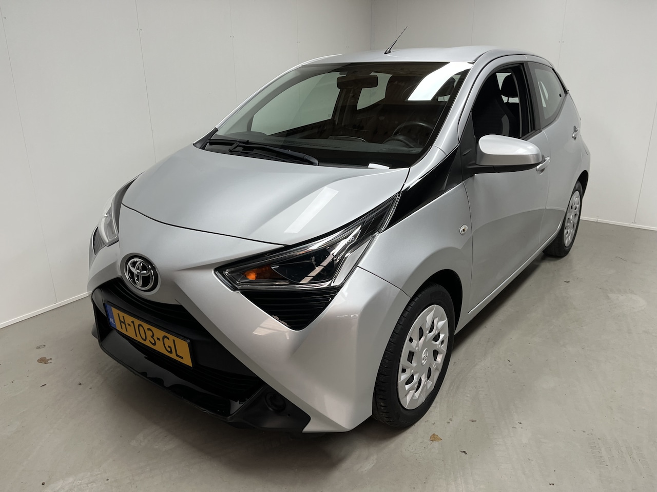 Toyota Aygo - 1.0 VVT-i x-play Camera Apple Carplay incl BTW - AutoWereld.nl