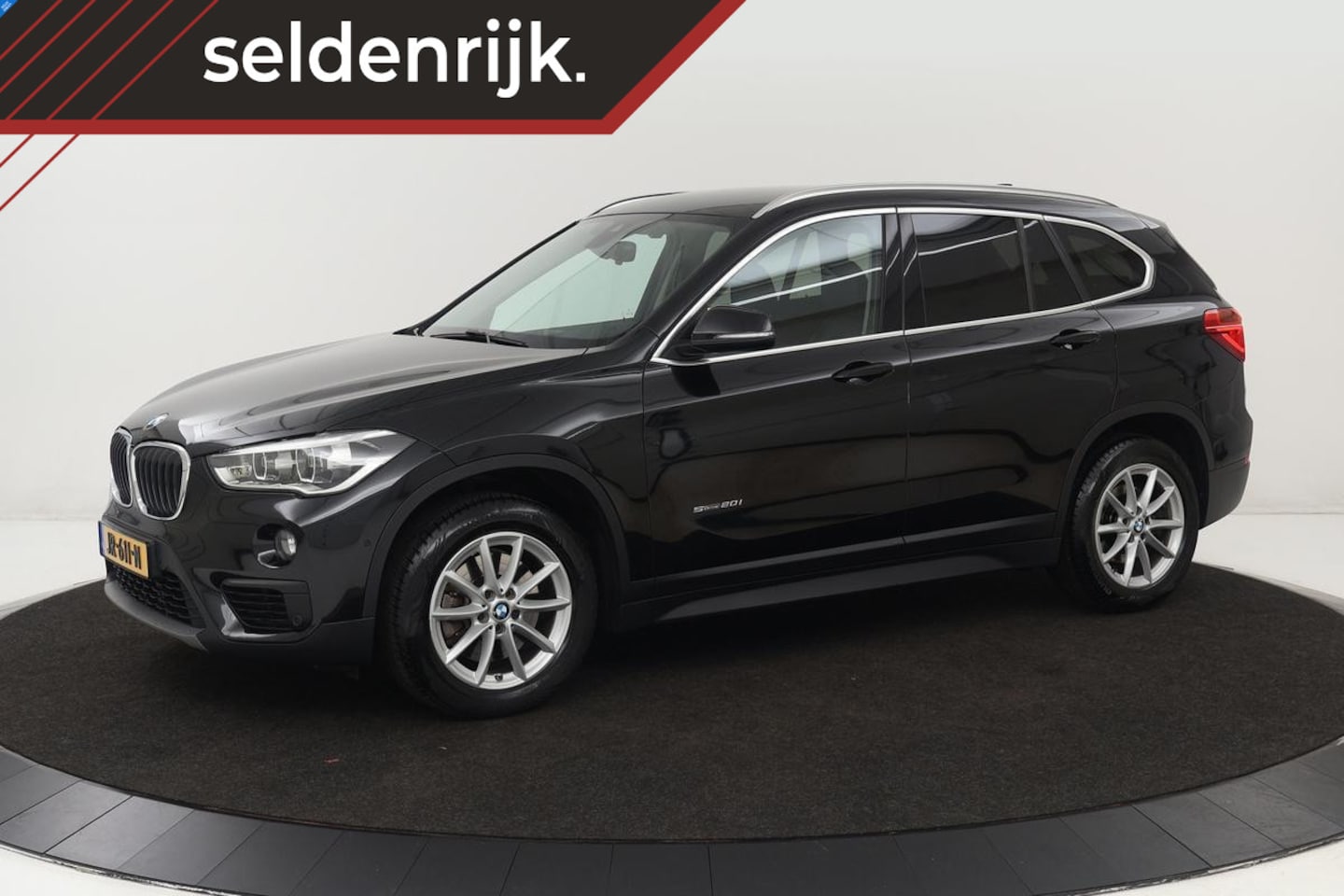 BMW X1 - sDrive20i Centennial High Executive | Leder | Head-Up | Trekhaak | Stoelverwarming | Camer - AutoWereld.nl