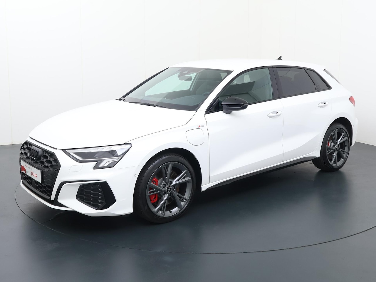 Audi A3 Sportback - 45 TFSI e S-Line | 245 PK | Sound-systeem Bang & Olufsen | Lichtmetalen velgen 18"| LED ve - AutoWereld.nl