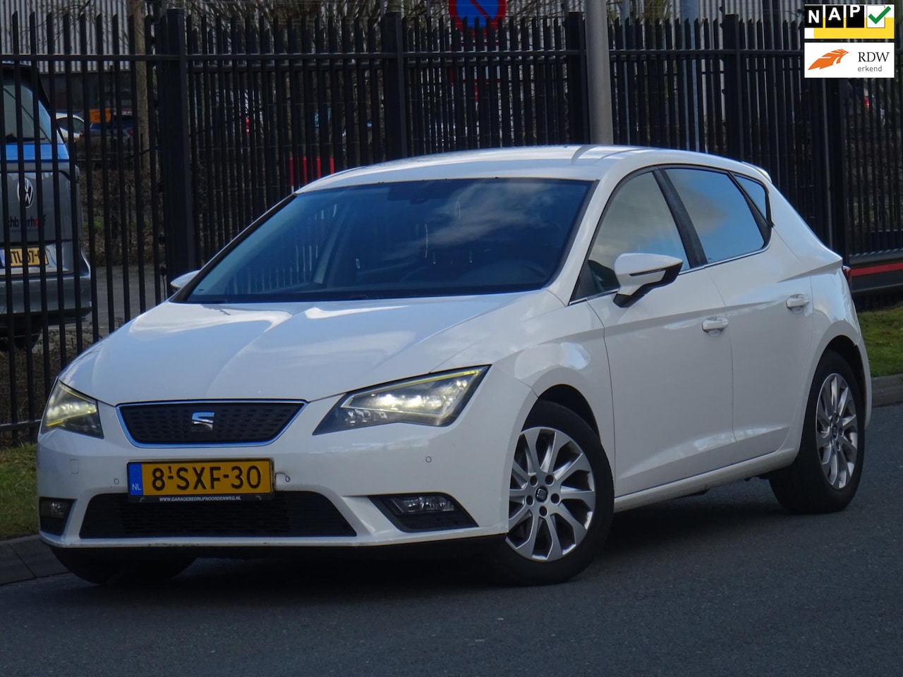 Seat Leon - 1.6 TDI Limited Edition II NAP/LEER/NAVI/XENON/PDC - AutoWereld.nl