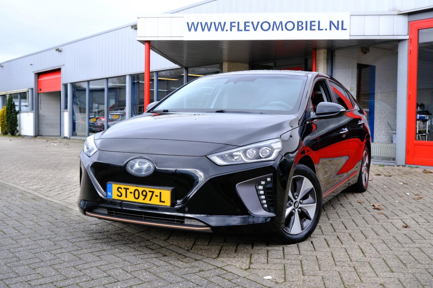 Hyundai IONIQ - Premium EV Aut. Leder|Navi|Clima|Cam|Apple CarPlay - AutoWereld.nl