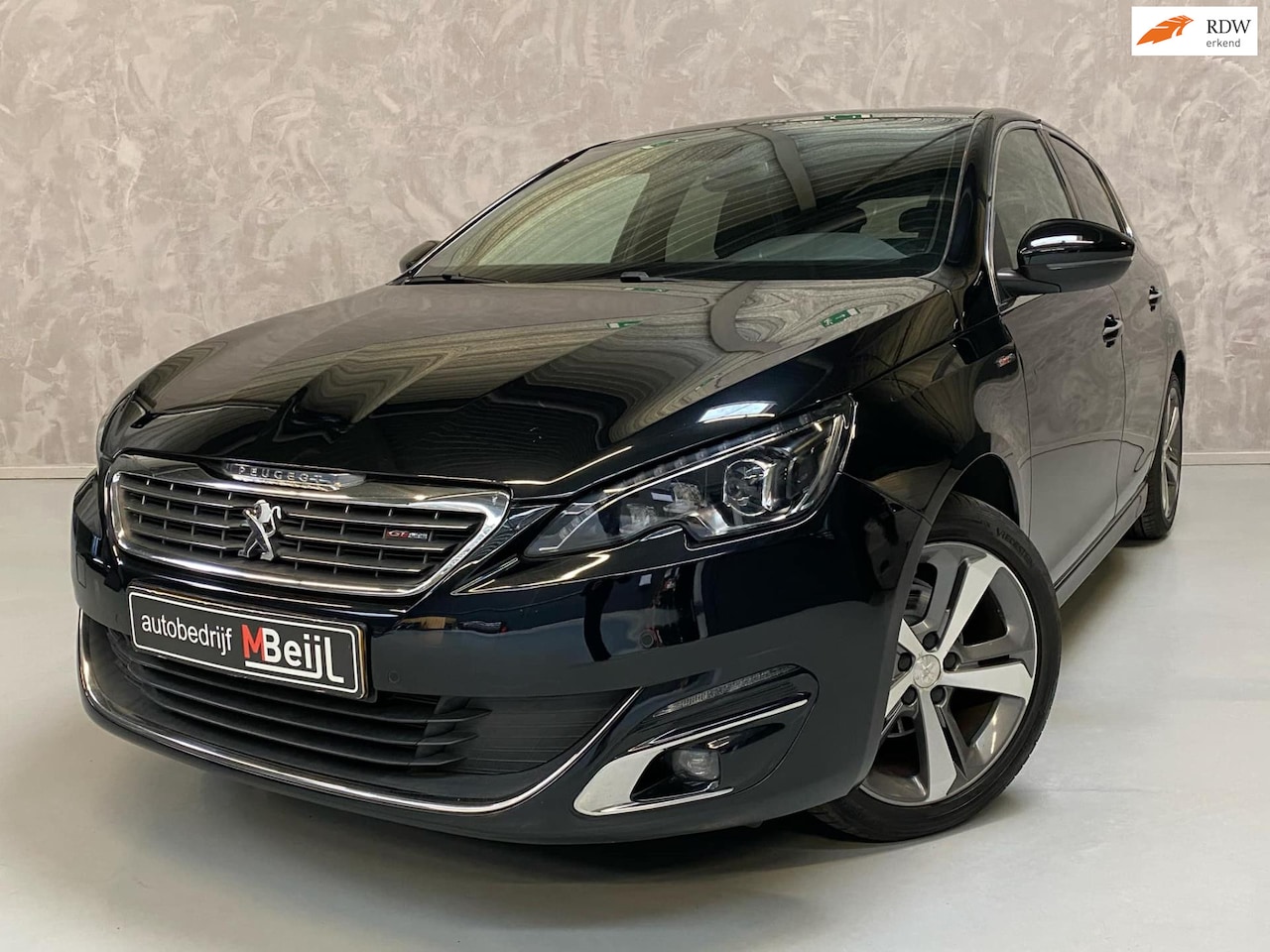 Peugeot 308 - 1.2 PureTech Blue Lease GT-line /Pano /Navi /keyless - AutoWereld.nl