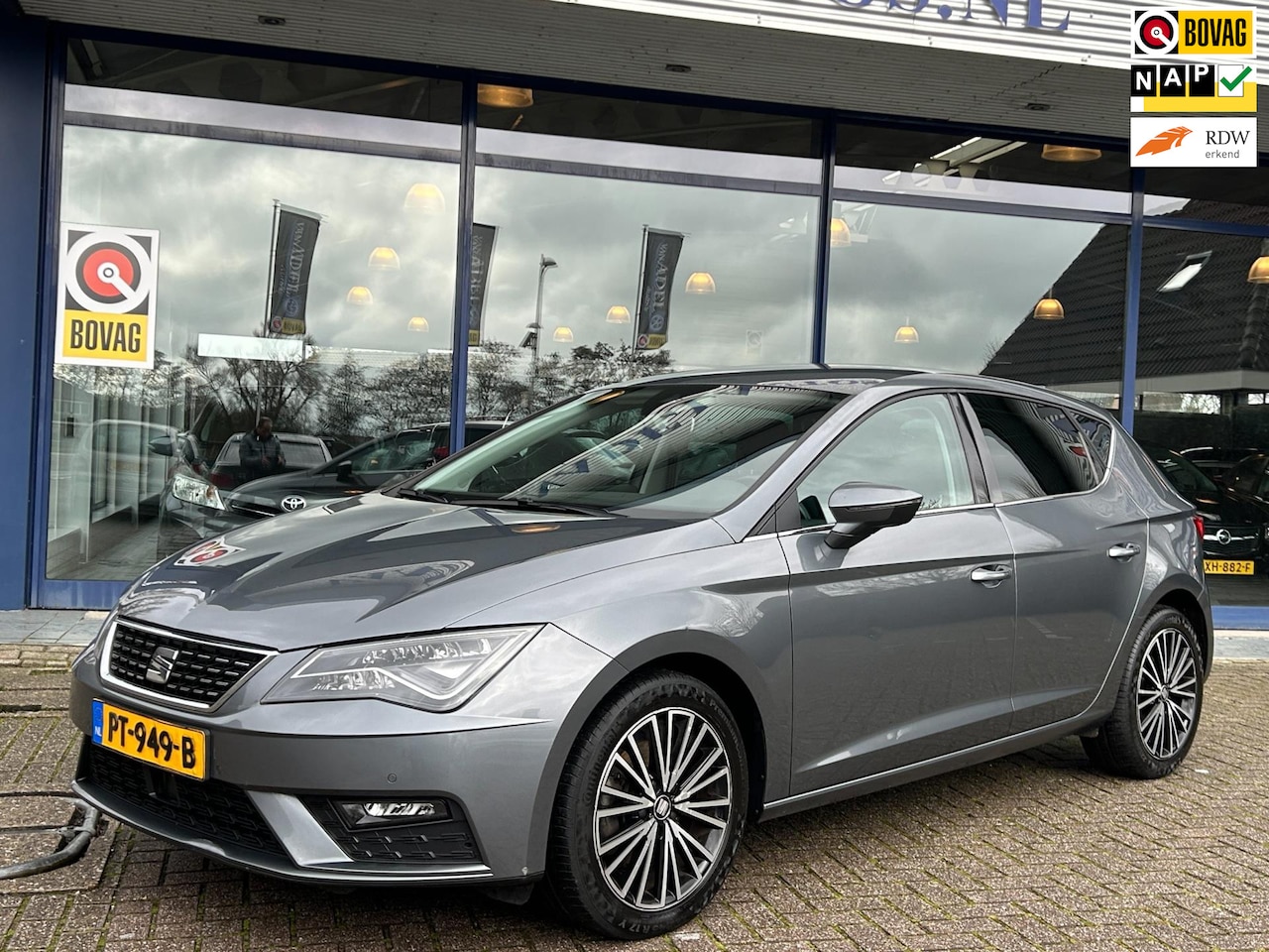 Seat Leon - 1.4 EcoTSI Xcellence Aut. Adap.Cruise App-Connect Camera Park.Sens Trekhaak NAP NL-Auto De - AutoWereld.nl