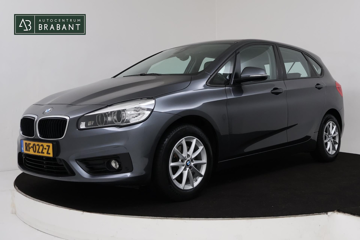 BMW 2-serie Active Tourer - 218i High Executive (STOELVERWARMING, HEAD-UP, STOELVERWARMING, ACHTERUITRIJCAMERA, DEALER - AutoWereld.nl