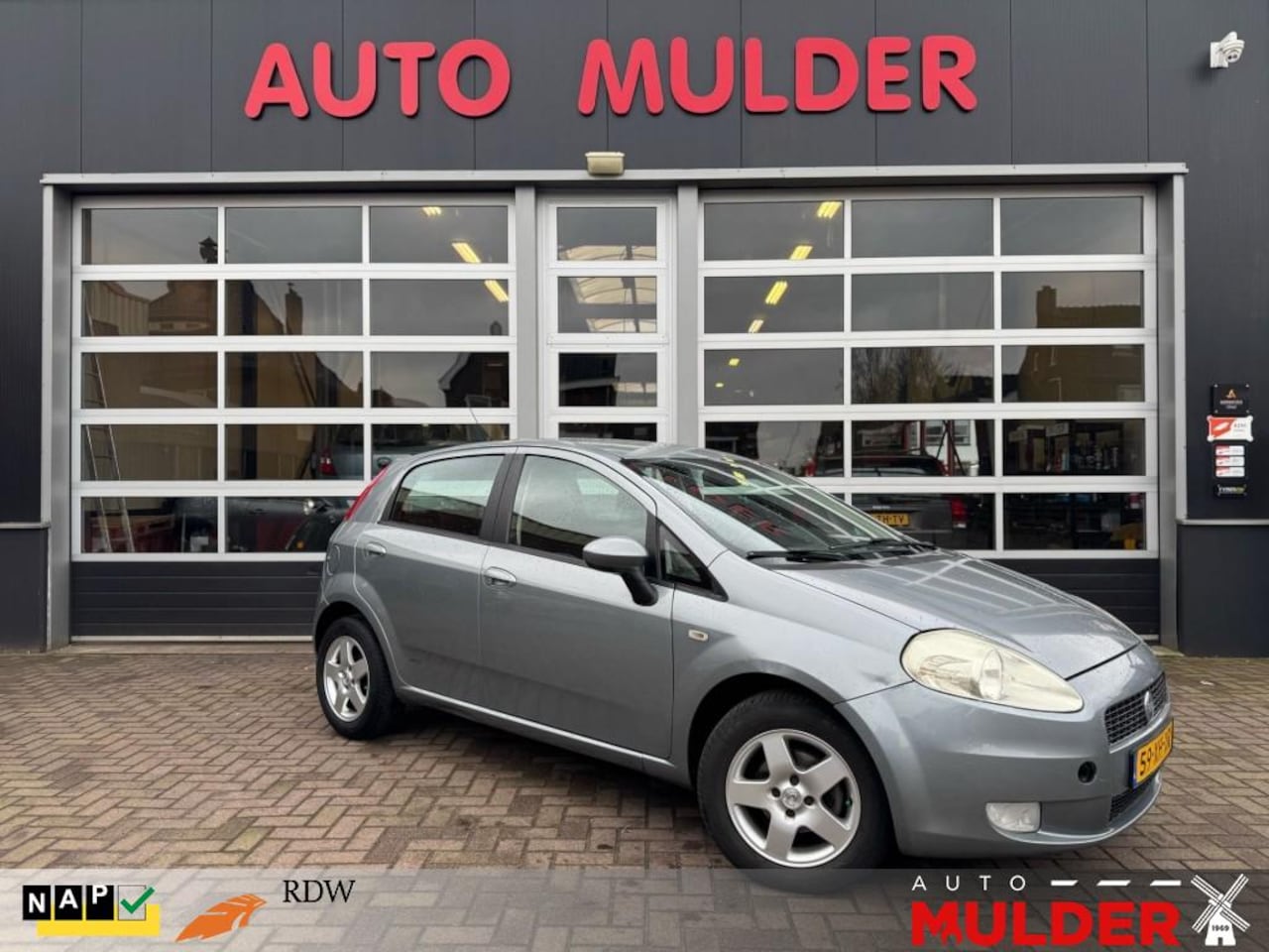 Fiat Punto - GRANDE  1.4 16V EMOTION / AIRCO / RIJKLAAR! - AutoWereld.nl